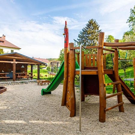 Penzion, Restaurant Gloria Chrastava Екстериор снимка