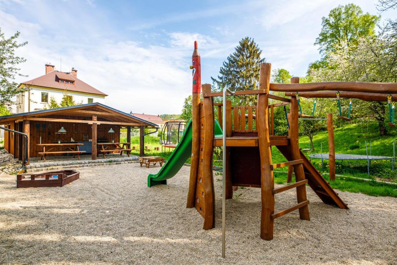 Penzion, Restaurant Gloria Chrastava Екстериор снимка