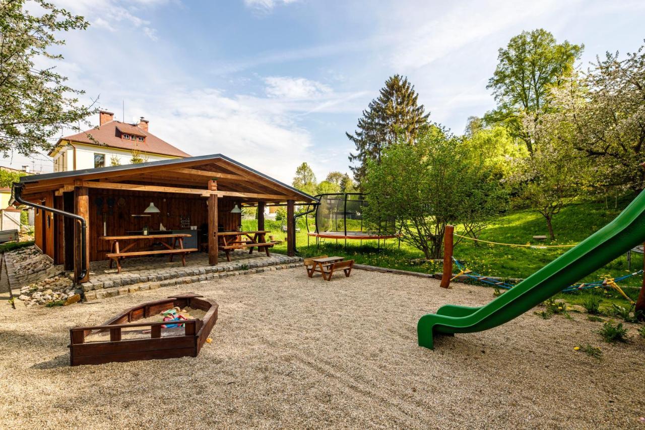 Penzion, Restaurant Gloria Chrastava Екстериор снимка
